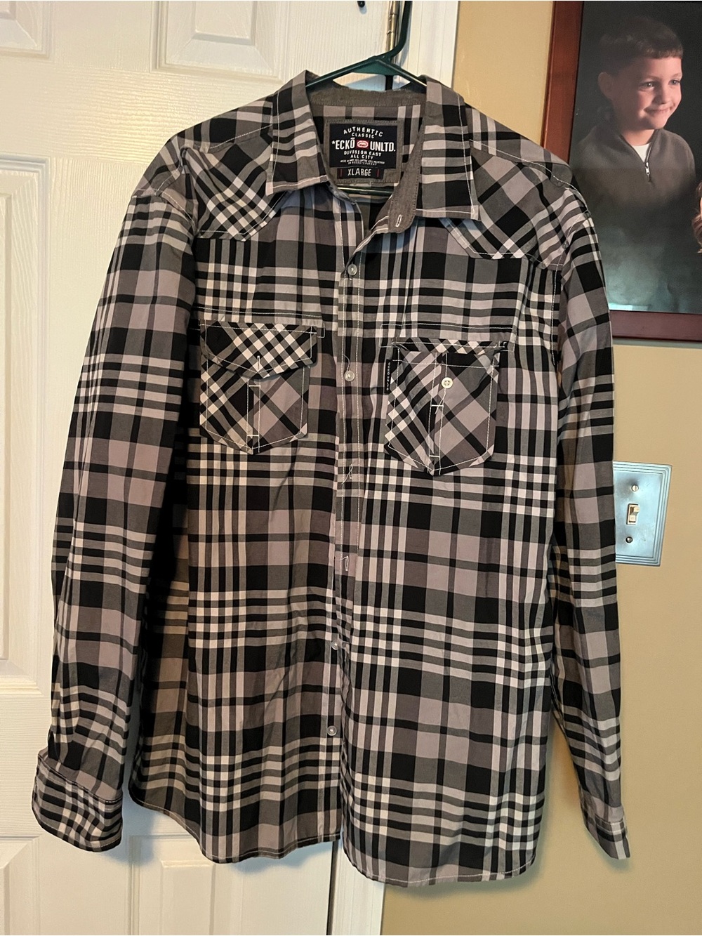 Ecko Unlimited Men’s Black & Gray Plaid Button-Up shirt xl